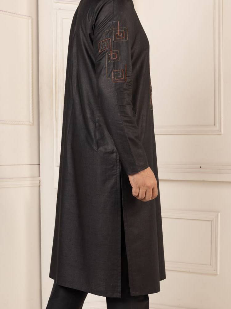 Black Embroidered Kurta Set with Mandarin Collar & Geometric Thread Work